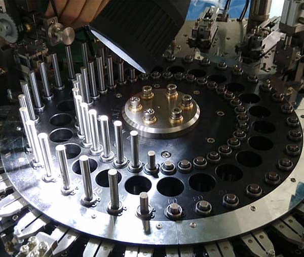 數控機床為什么要設計內防護?